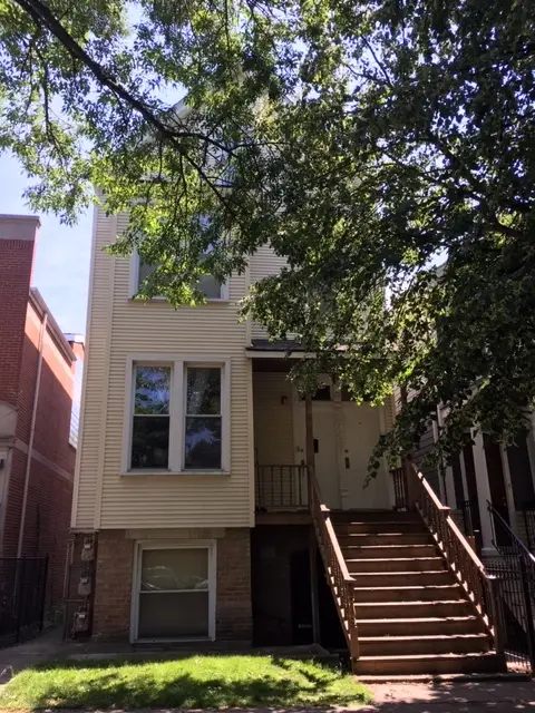 1749 W Barry Avenue, Chicago, IL 60657