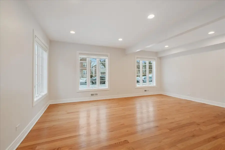 3732 W Columbia Avenue, Lincolnwood, IL 60712 - #3