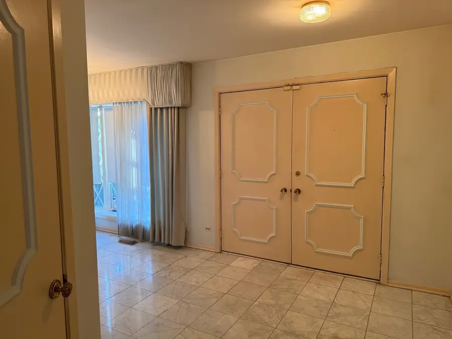 6247 N Kilpatrick Avenue, Chicago, IL 60646 - Image #3