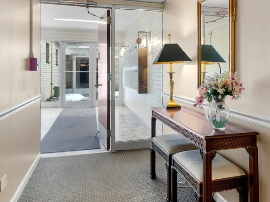 701 Ridge Road #2B, Wilmette, IL 60091 - Image #3