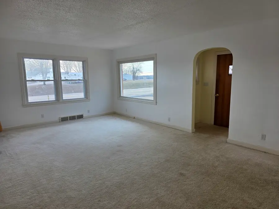 705 W Commercial Street, Lyndon, IL 61261 - Image #3