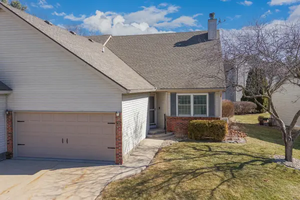 20 Crystal Court, Bloomington, IL 61704