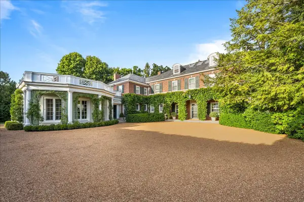 788 E Woodland Road, Lake Forest, IL 60045