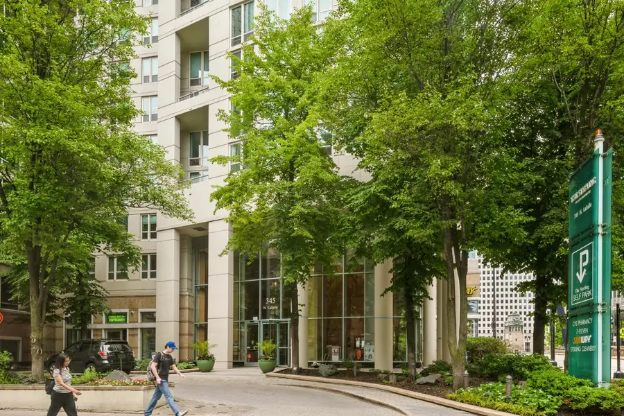 345 N La Salle Drive #1006, Chicago, IL 60654 - #2