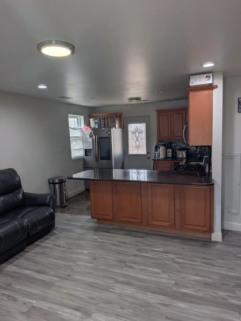 570 Farnum Avenue, Aurora, IL 60505 - #3