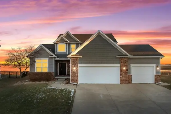 1529 Stoneroller Circle, Bloomington, IL 61705