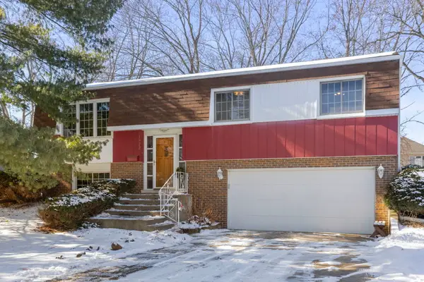 1922 Cambridge Lane, Wheaton, IL 60189