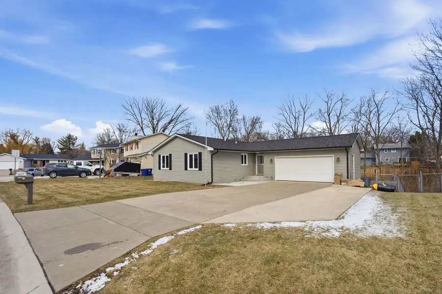 3895 Tanglefoot Court, Bettendorf, IA 52722 - Image #2