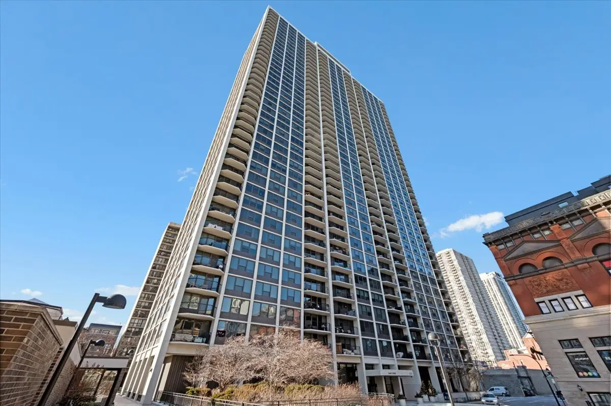 1560 N Sandburg Terrace #4011J, Chicago, IL 60610 - #1