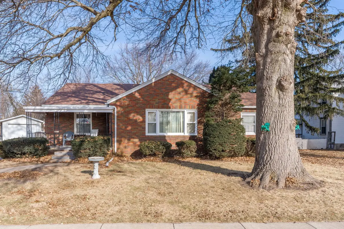 204 W Locust Street, Cambridge, IL 61238 - #1