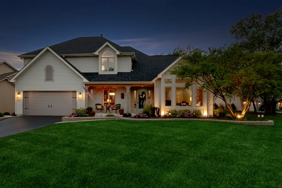 717 Clarendon Lane, Aurora, IL 60504 - Image #3