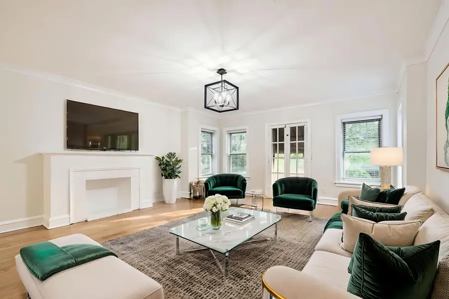 6431 N Campbell Avenue, Chicago, IL 60645 - Image #2