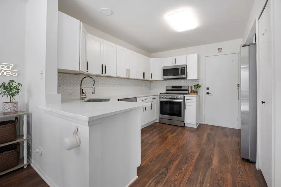 143 Sussex Court, Roselle, IL 60172 - Image #3