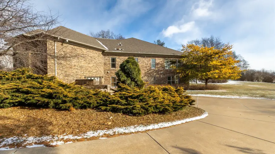 1005 W Summit Street, Maquoketa, IA 52060 - #2