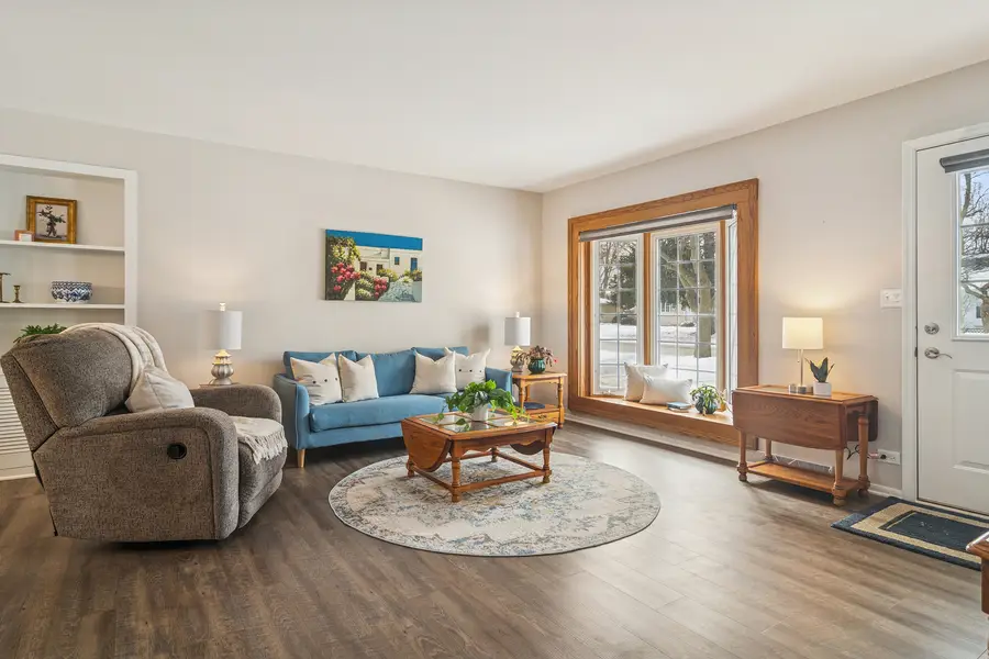 11 Crestview Terrace, Buffalo Grove, IL 60089 - Image #2