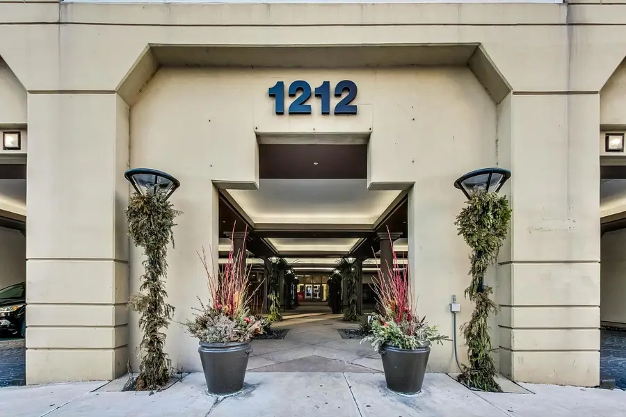 1212 N Lasalle Drive #1809, Chicago, IL 60610 - Image #2