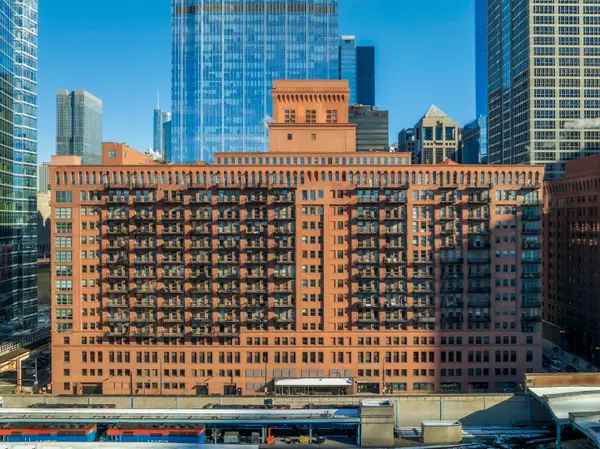 165 N Canal Street #916, Chicago, IL 60606