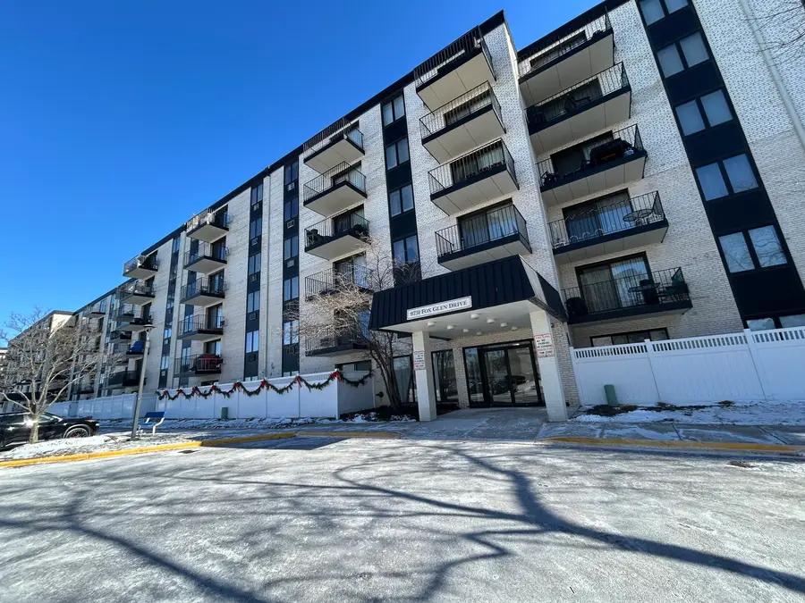 9731 N Fox Glen Drive #5C, Niles, IL 60714 - #3