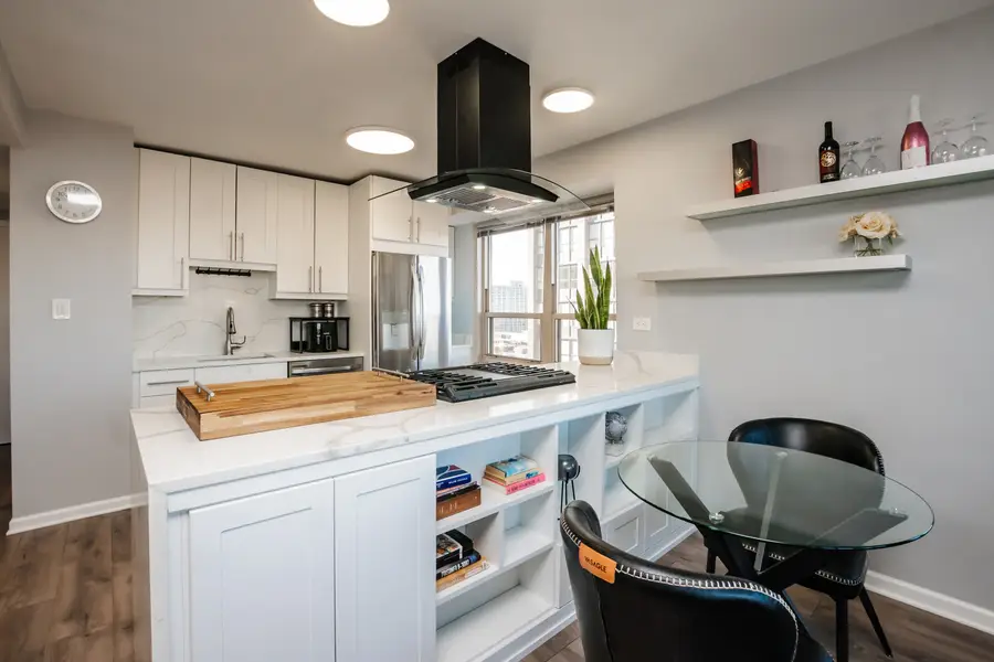 3950 N Lake Shore Drive #1811, Chicago, IL 60613 - Image #2