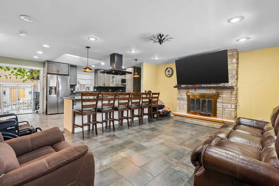 1325 Amber Drive, Montgomery, IL 60538 - Image #2