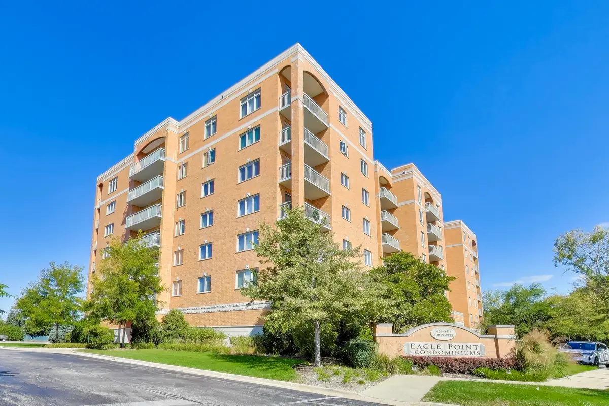6815 N Milwaukee Avenue #707, Niles, IL 60714 - Image #1