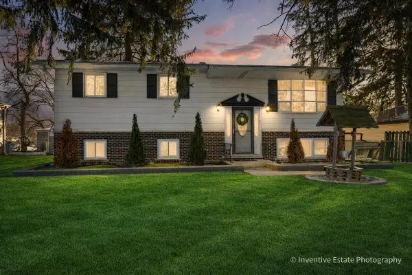 17W645 Lorraine Avenue, Addison, IL 60101