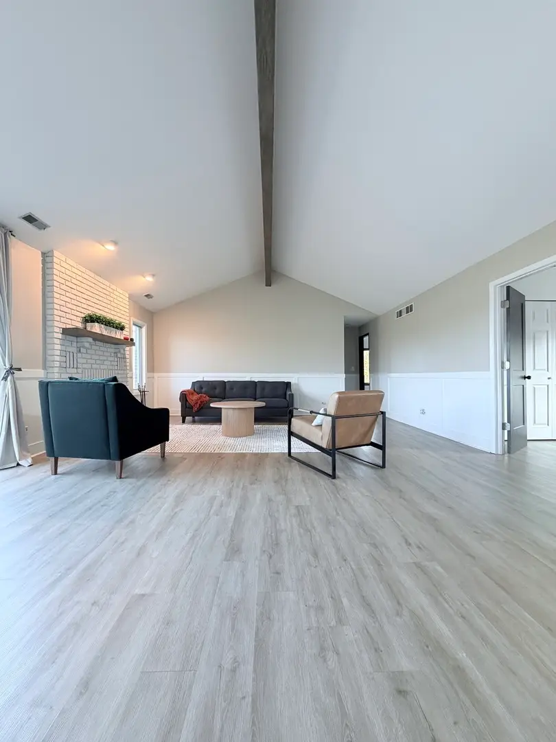 1670 N Douglas Court, Arlington Heights, IL 60004 - Image #3