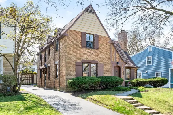 2025 Thornwood Avenue, Wilmette, IL 60091