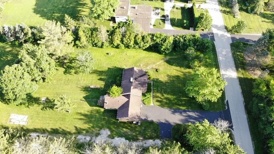 1270 Benson Lane, Green Oaks, IL 60048 - Image #3