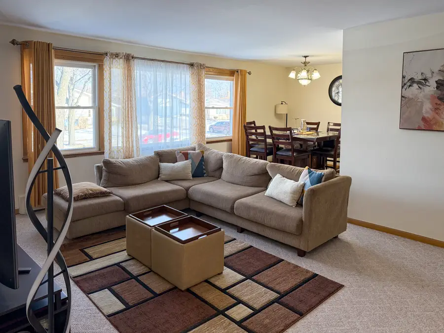 8027 W Churchill Avenue, Niles, IL 60714 - Image #2