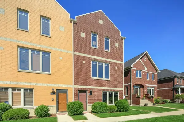 8900 31st Street #8, Brookfield, IL 60513