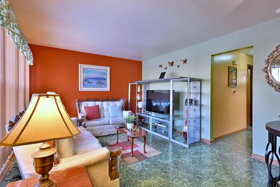 2125 N Kenneth Avenue, Chicago, IL 60639 - Image #3