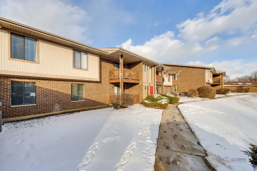 800 Brook Drive #1, Streamwood, IL 60107 - #3