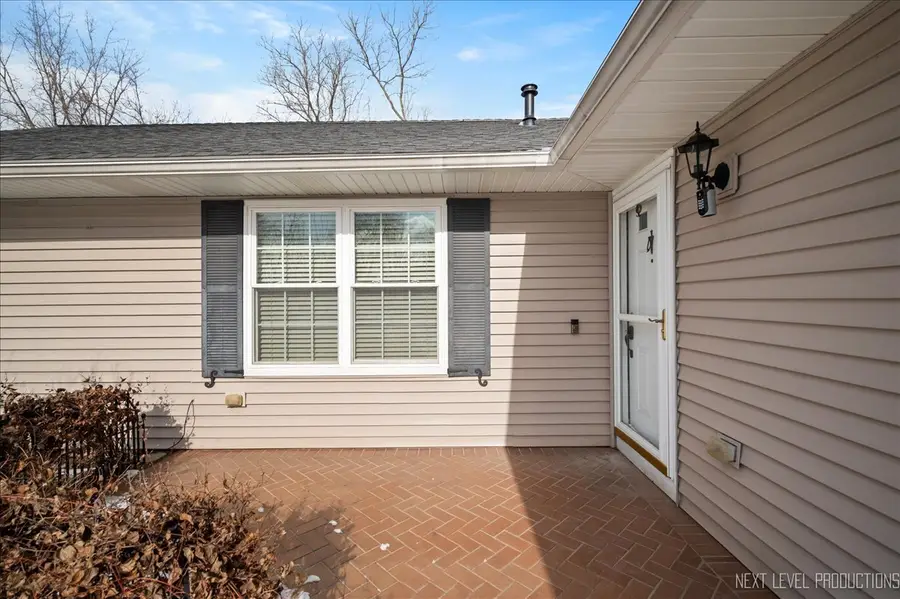 30W110 Huntington Drive, Warrenville, IL 60555 - Image #3