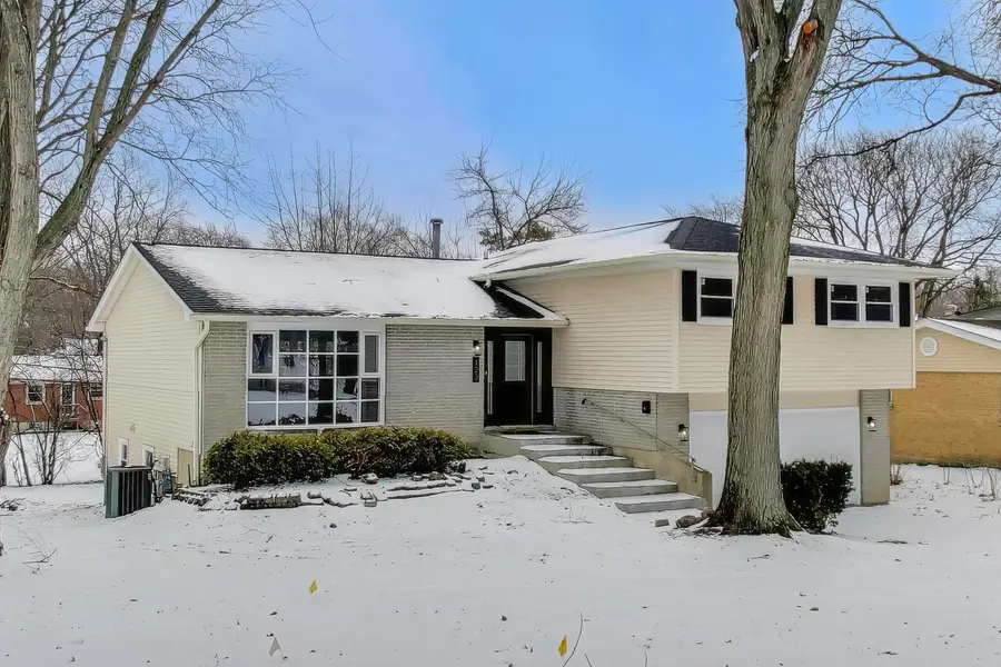 123 Kainer Avenue, Barrington, IL 60010 - Image #2