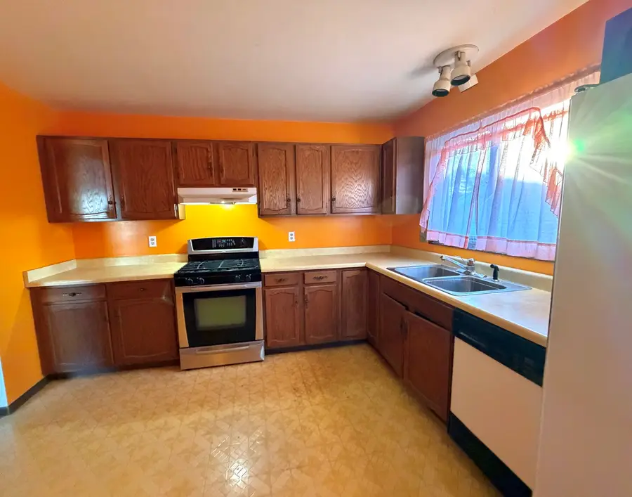 5216 Abbey Drive, McHenry, IL 60050 - Image #3