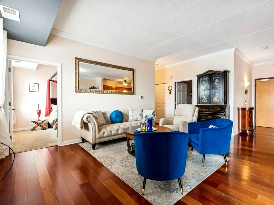 9355 Irving Park Road #404, Schiller Park, IL 60176 - Image #3