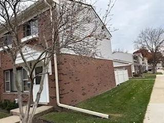 507 Washington Square #19, Wood Dale, IL 60191 - Image #2