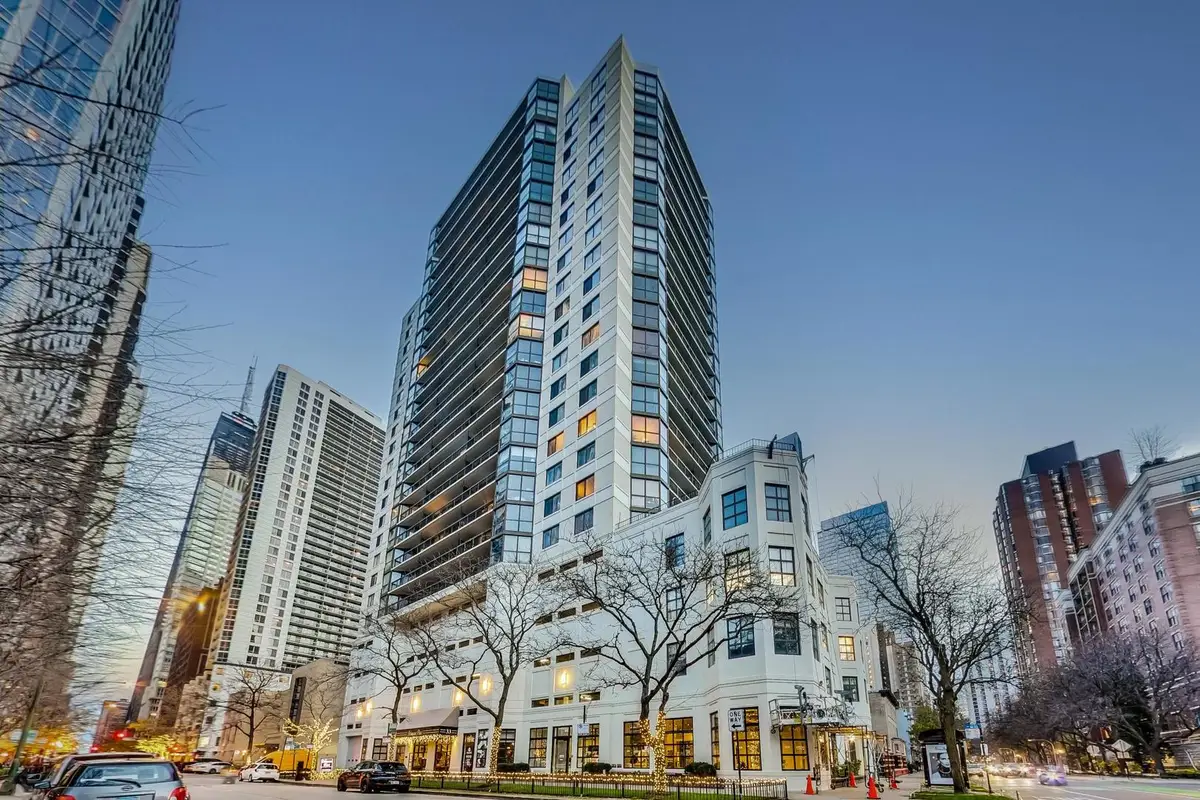 33 W Delaware Place #12K, Chicago, IL 60610 - #1