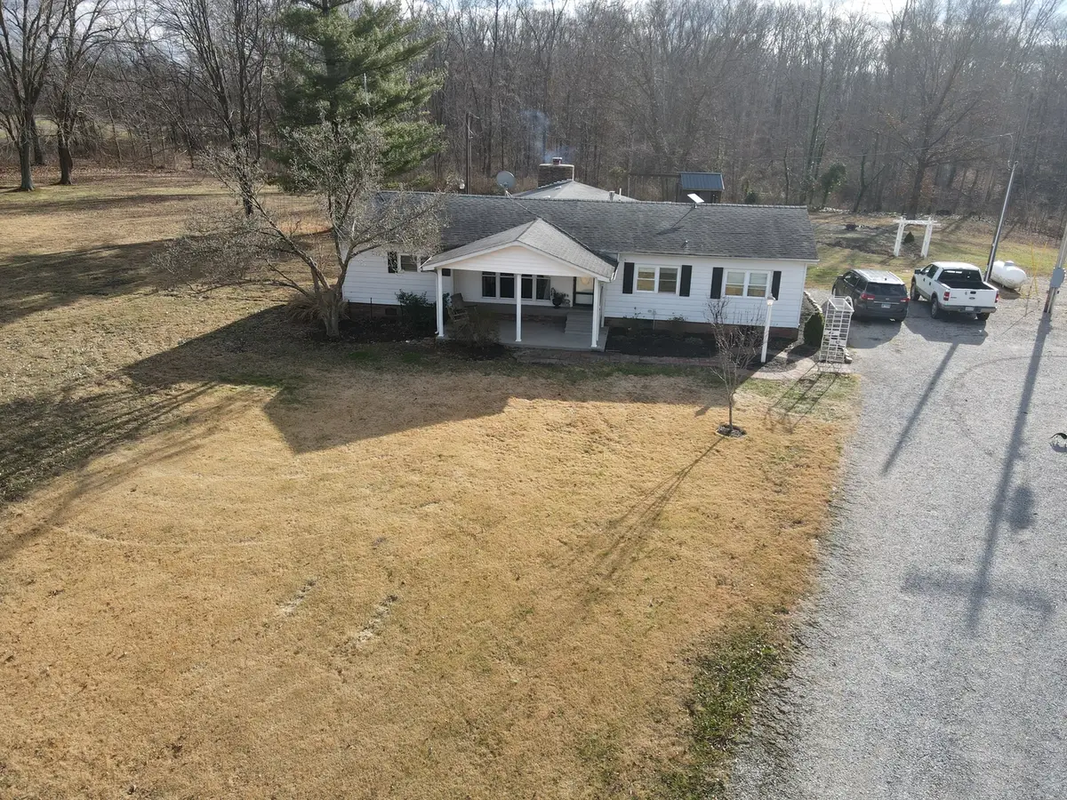 9576 State Route 161 Extension, Iuka, IL 62849 - #1