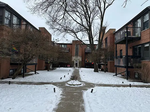 7334 N Winchester Avenue #2E, Chicago, IL 60626