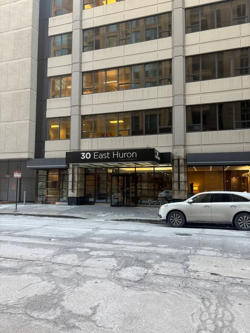 30 E Huron Street #3601, Chicago, IL 60611 - Image #1