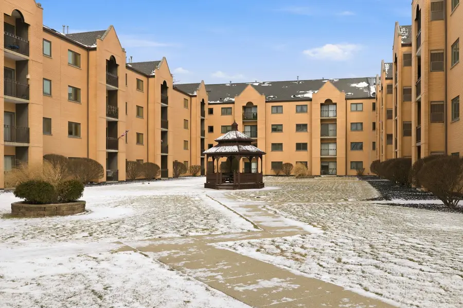 7420 W Lawrence Avenue #212, Harwood Heights, IL 60706 - #2