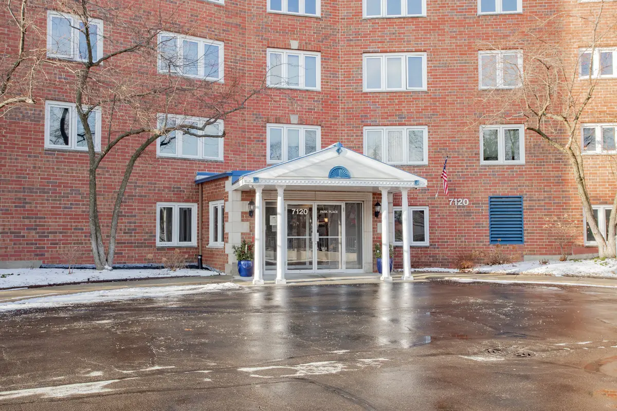 7120 N Milwaukee Avenue #706, Niles, IL 60714 - #1