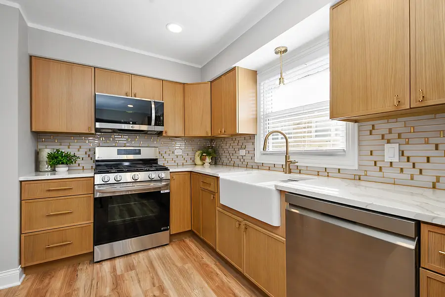 9313 S 82nd Court, Hickory Hills, IL 60457 - #2