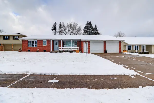 1024 10th Avenue N, Clinton, IA 52732