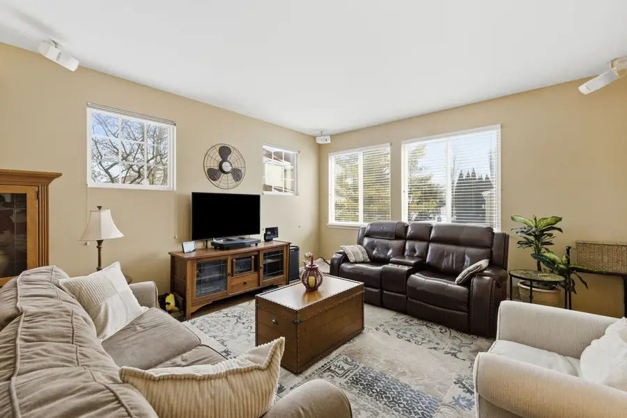 429 N Carlisle Court, Round Lake, IL 60073 - Image #3