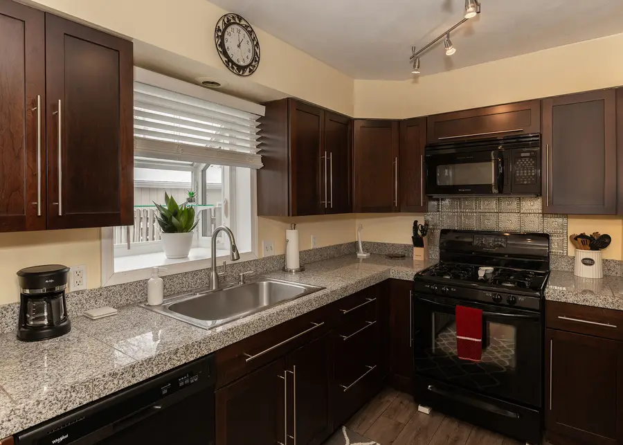 1517 21st Avenue #9, Rock Island, IL 61201 - Image #3
