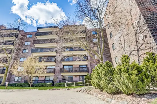 920 Vose Drive #106, Gurnee, IL 60031