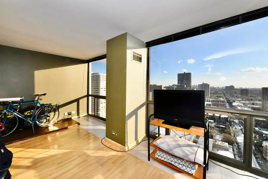 4343 N Clarendon Avenue #2401, Chicago, IL 60613 - Image #3